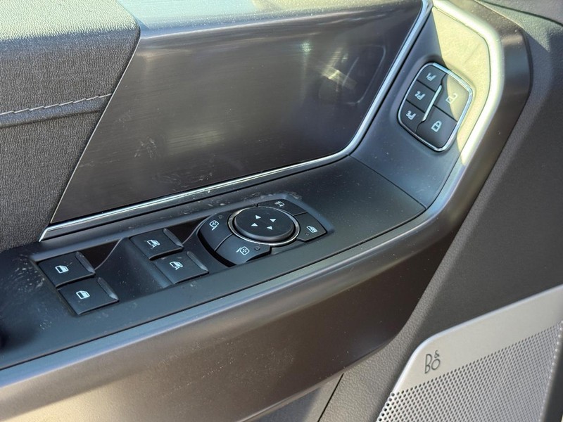 Ford F-150 Vehicle Full-screen Gallery Image 20