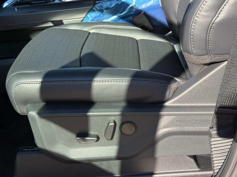 Ford F-150 Vehicle Full-screen Gallery Image 21