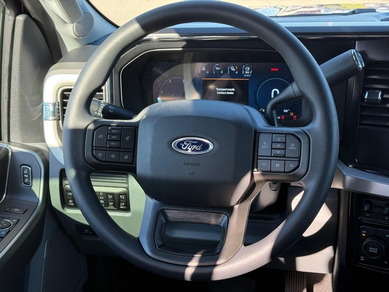 Ford Super Duty F-350 SRW Vehicle Full-screen Gallery Image 7