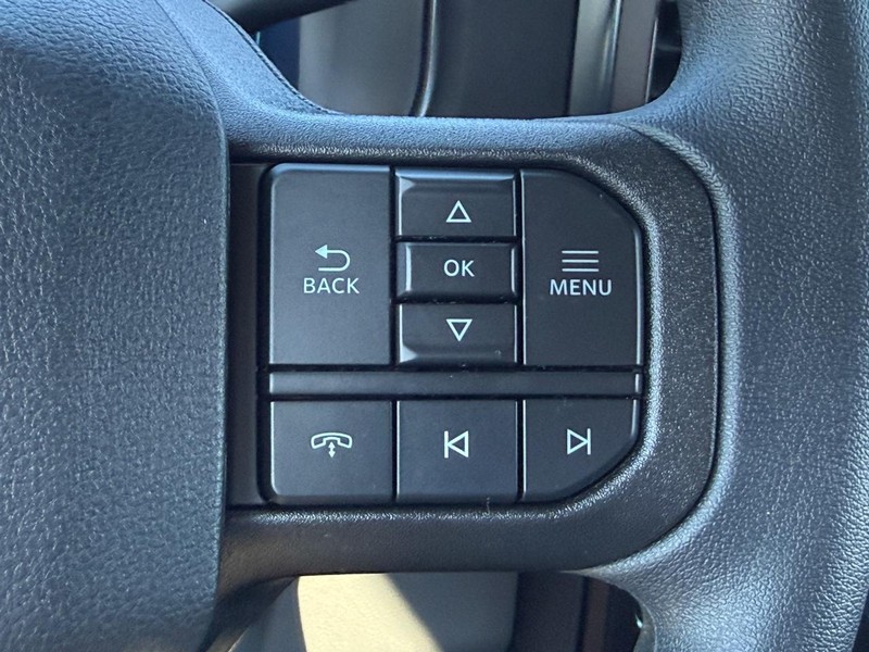 Ford Super Duty F-350 SRW Vehicle Full-screen Gallery Image 9
