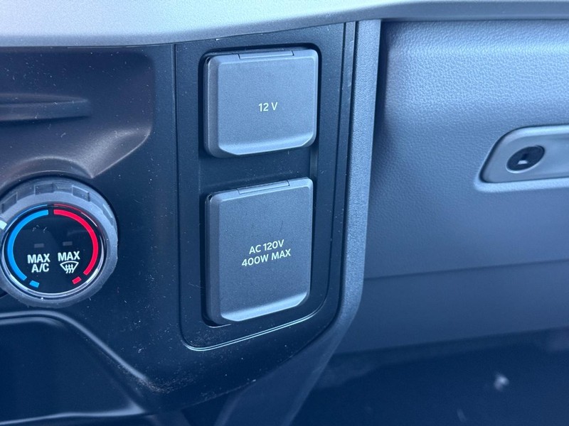 Ford Super Duty F-350 SRW Vehicle Full-screen Gallery Image 14
