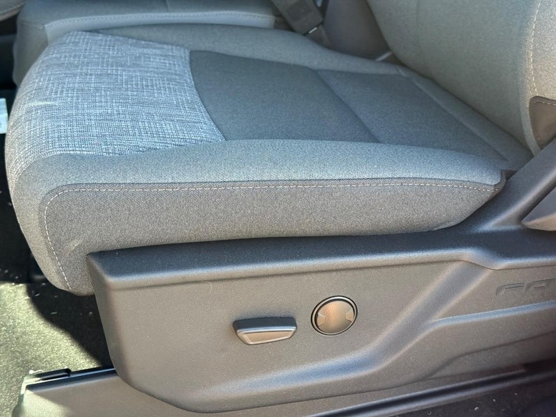 Ford Super Duty F-350 SRW Vehicle Full-screen Gallery Image 19