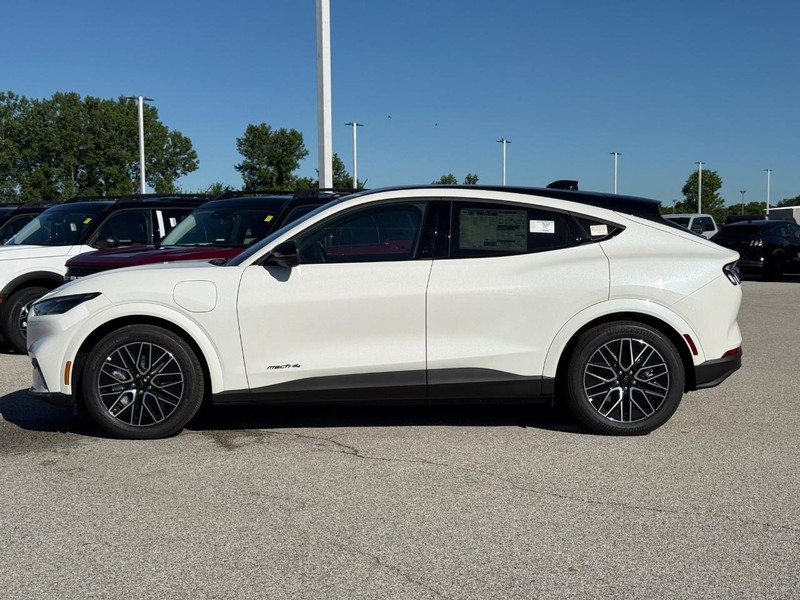 Ford Mustang Mach-E Vehicle Full-screen Gallery Image 2