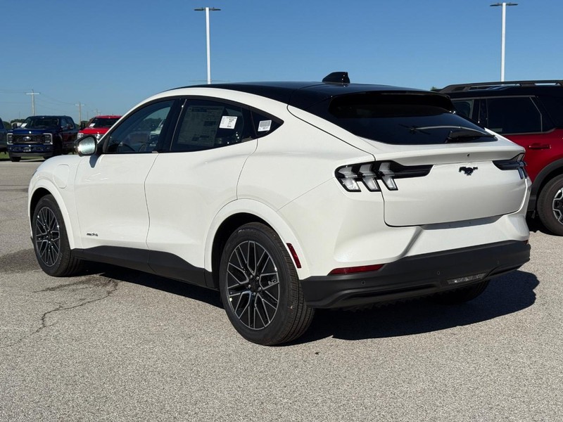 Ford Mustang Mach-E Vehicle Full-screen Gallery Image 3