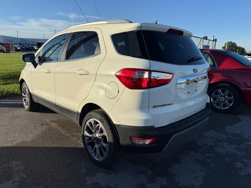 Ford EcoSport Vehicle Full-screen Gallery Image 3