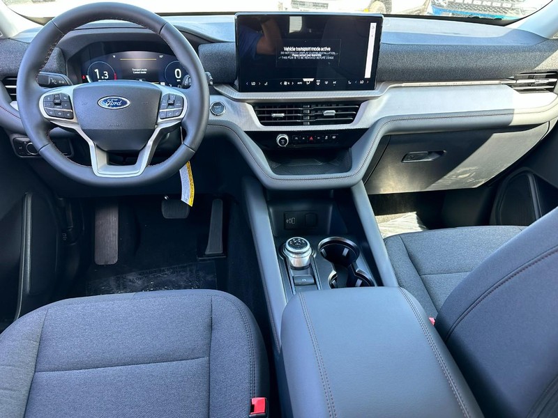 Ford Explorer Vehicle Full-screen Gallery Image 5