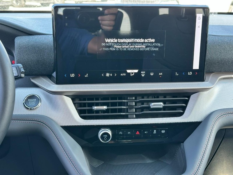 Ford Explorer Vehicle Full-screen Gallery Image 7