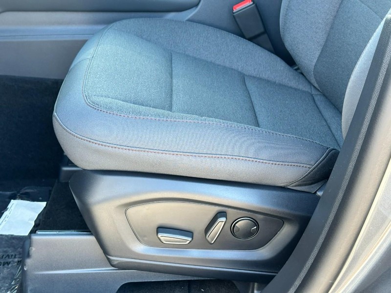 Ford Explorer Vehicle Full-screen Gallery Image 10