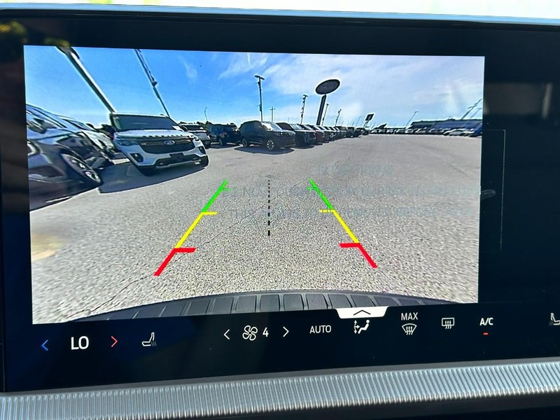 Ford Explorer Vehicle Full-screen Gallery Image 13