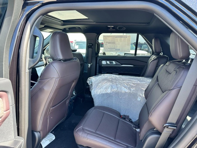 Ford Explorer Vehicle Full-screen Gallery Image 4