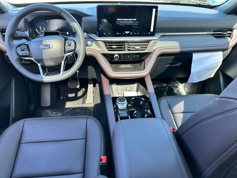 Ford Explorer Vehicle Full-screen Gallery Image 7