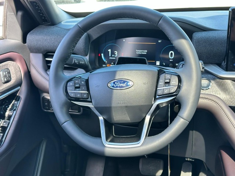 Ford Explorer Vehicle Full-screen Gallery Image 8