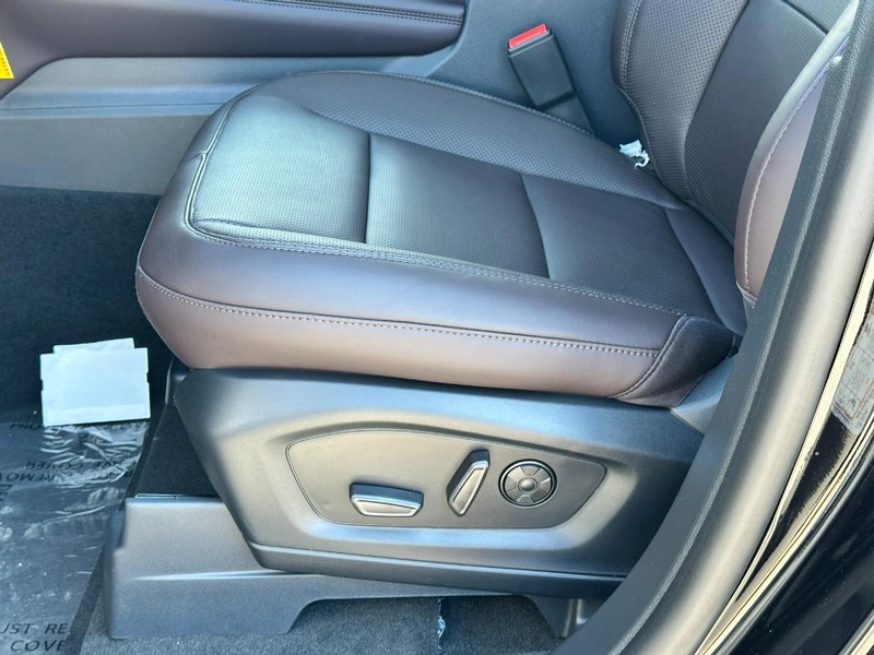 Ford Explorer Vehicle Full-screen Gallery Image 13