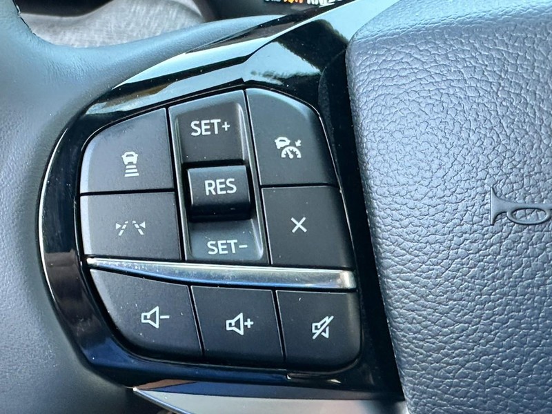 Ford Explorer Vehicle Full-screen Gallery Image 14