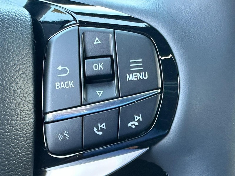 Ford Explorer Vehicle Full-screen Gallery Image 15