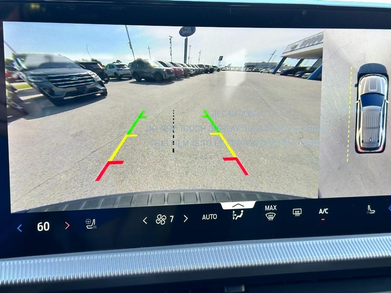 Ford Explorer Vehicle Full-screen Gallery Image 16