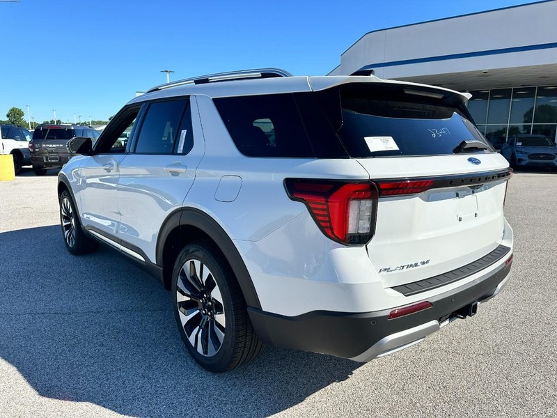 Ford Explorer Vehicle Full-screen Gallery Image 3
