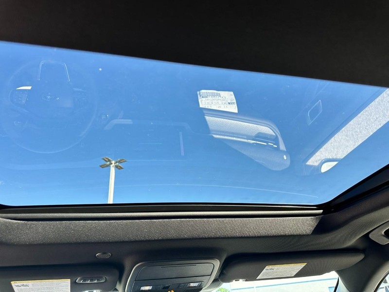 Ford Explorer Vehicle Full-screen Gallery Image 7