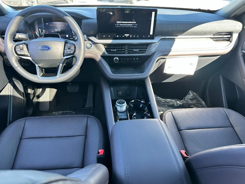 Ford Explorer Vehicle Full-screen Gallery Image 8