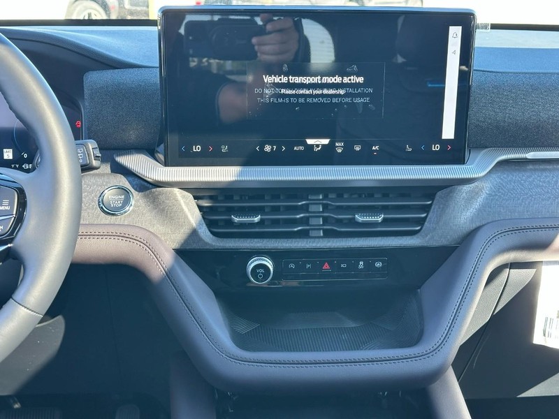 Ford Explorer Vehicle Full-screen Gallery Image 10