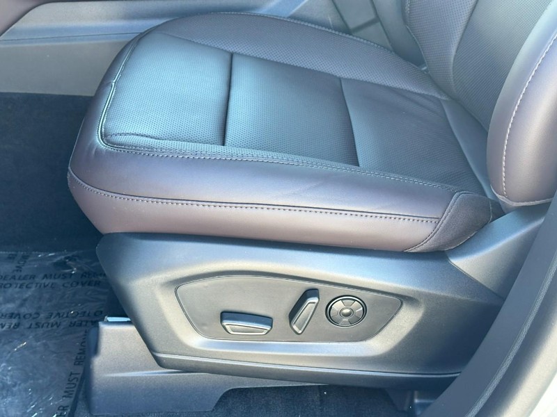 Ford Explorer Vehicle Full-screen Gallery Image 14