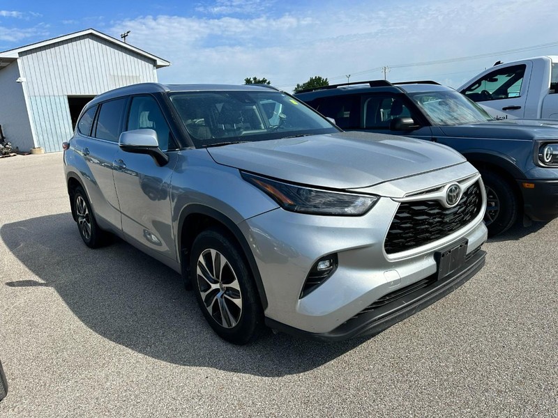 Toyota Highlander Vehicle Full-screen Gallery Image 2