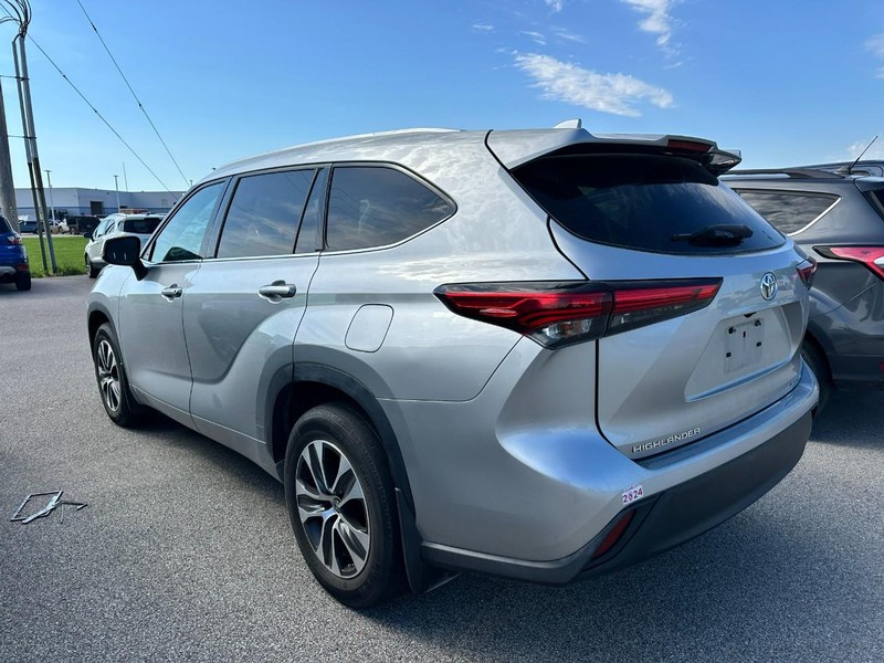 Toyota Highlander Vehicle Full-screen Gallery Image 4