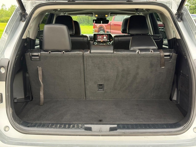 Toyota Highlander Vehicle Full-screen Gallery Image 6