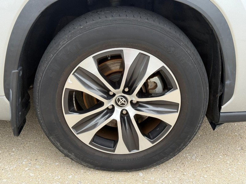 Toyota Highlander Vehicle Full-screen Gallery Image 7