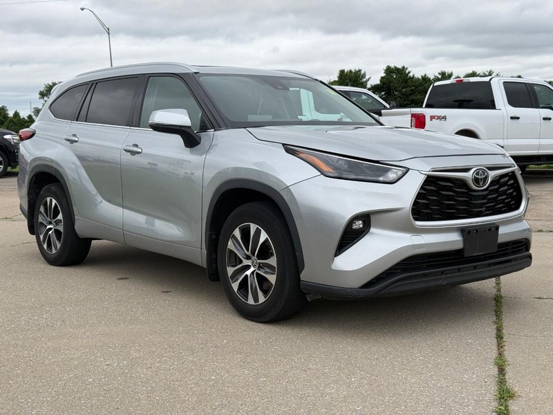 Toyota Highlander Vehicle Full-screen Gallery Image 8