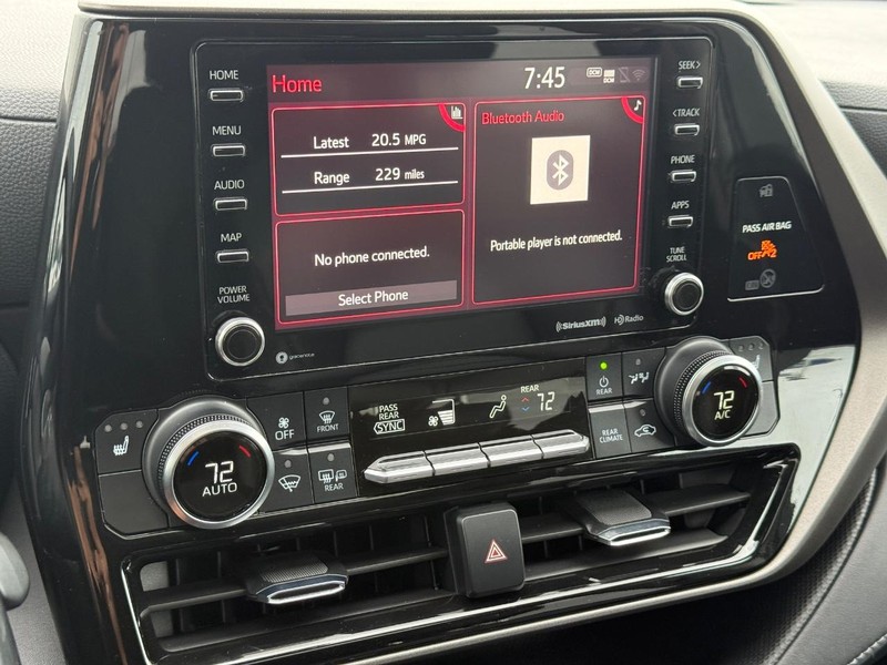 Toyota Highlander Vehicle Full-screen Gallery Image 18