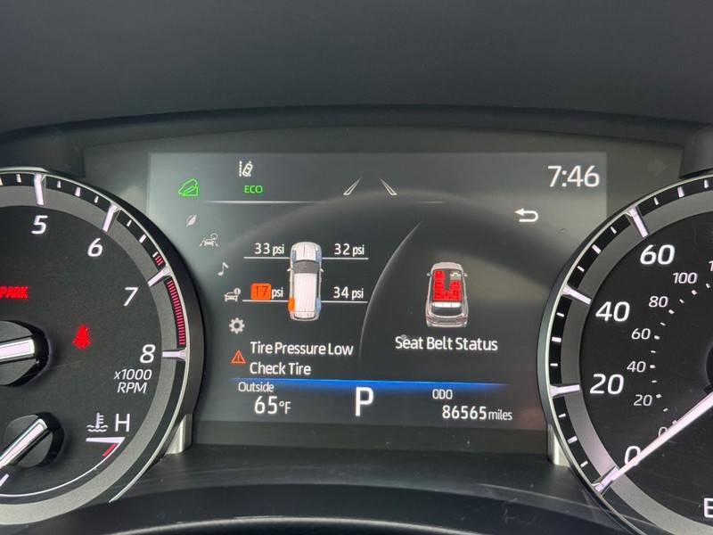 Toyota Highlander Vehicle Full-screen Gallery Image 23