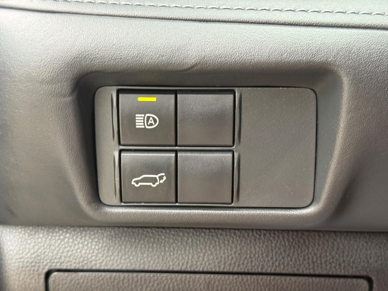Toyota Highlander Vehicle Full-screen Gallery Image 24