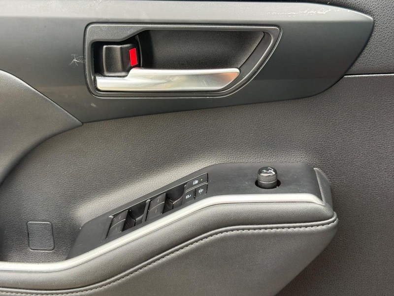 Toyota Highlander Vehicle Full-screen Gallery Image 25