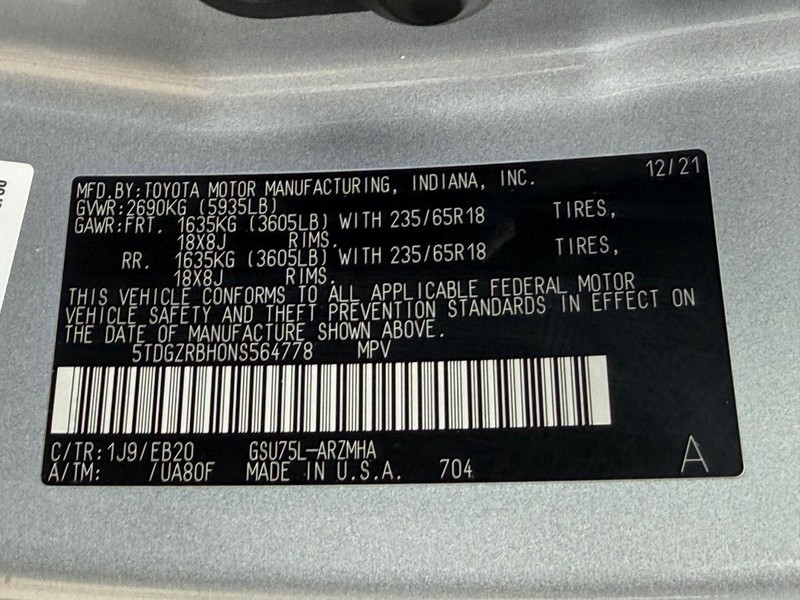 Toyota Highlander Vehicle Full-screen Gallery Image 27