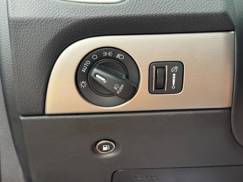 Dodge Durango Vehicle Full-screen Gallery Image 23