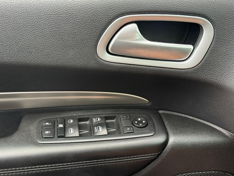 Dodge Durango Vehicle Full-screen Gallery Image 24
