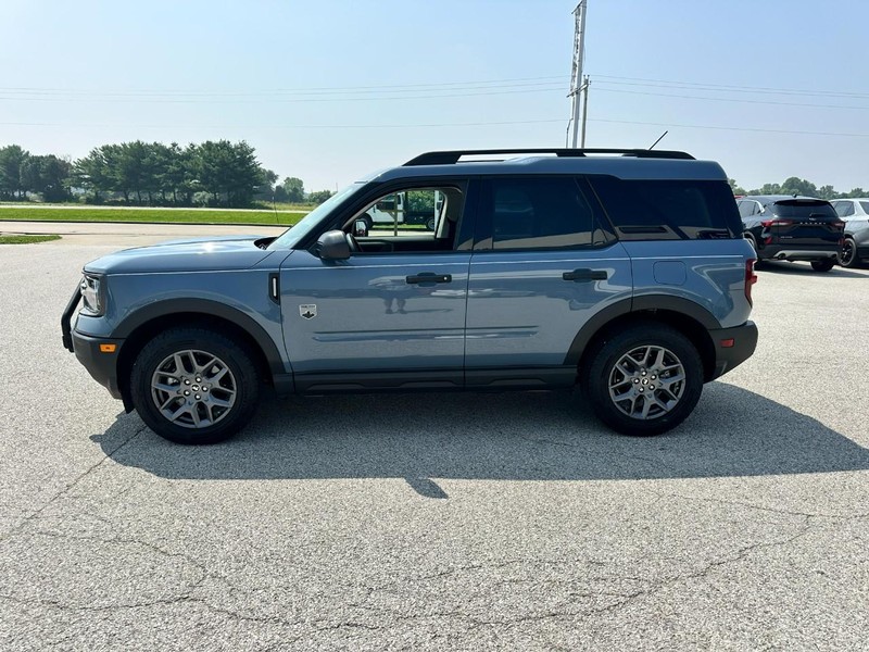 Ford Bronco Sport Vehicle Full-screen Gallery Image 02