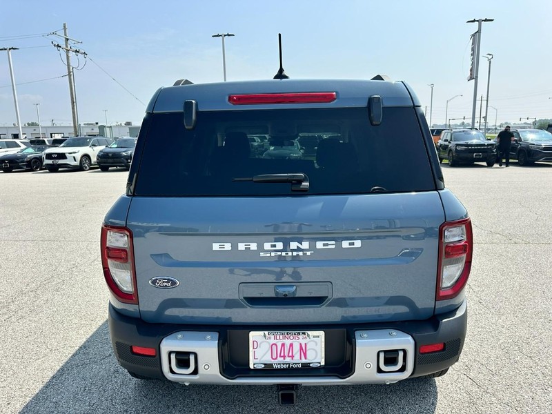 Ford Bronco Sport Vehicle Full-screen Gallery Image 04