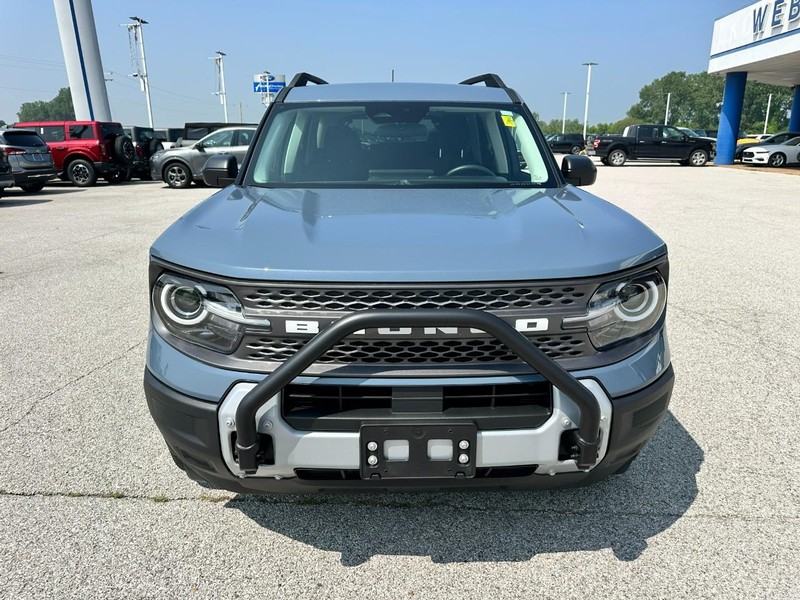 Ford Bronco Sport Vehicle Full-screen Gallery Image 09
