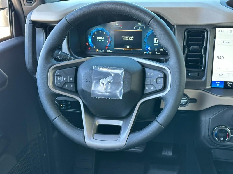 Ford Bronco Vehicle Full-screen Gallery Image 6