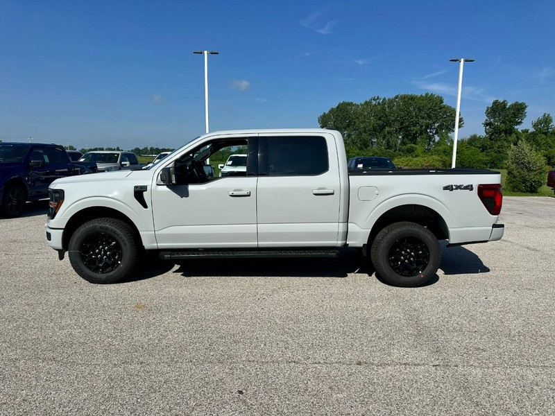 Ford F-150 Vehicle Full-screen Gallery Image 2