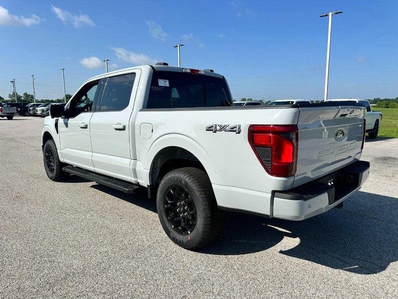 Ford F-150 Vehicle Full-screen Gallery Image 3
