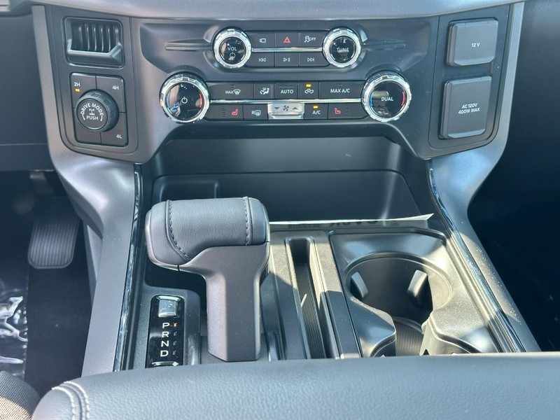 Ford F-150 Vehicle Full-screen Gallery Image 8