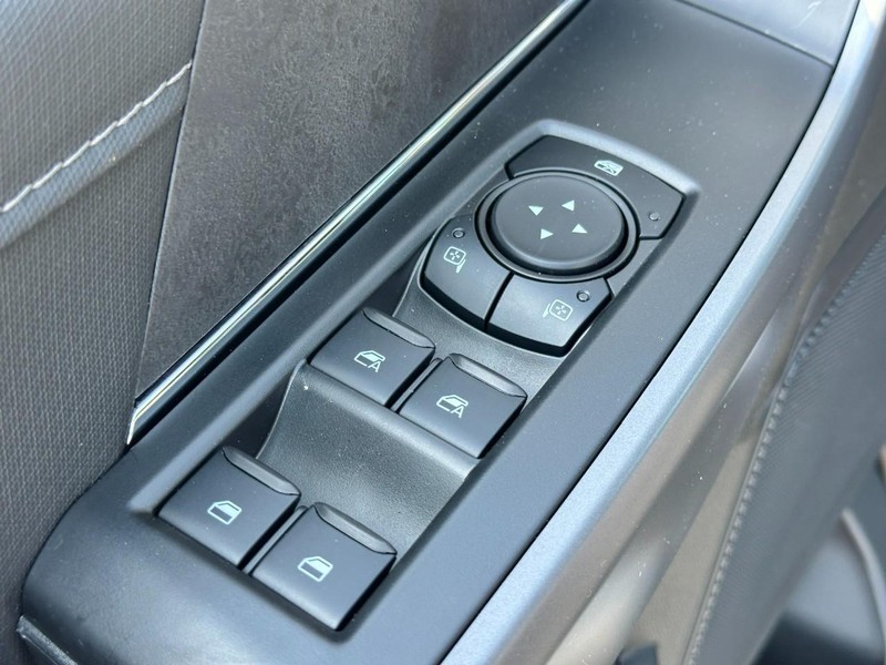 Ford F-150 Vehicle Full-screen Gallery Image 9