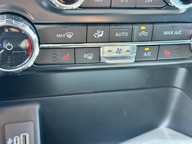 Ford F-150 Vehicle Full-screen Gallery Image 13