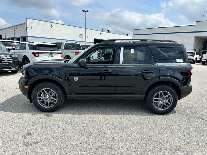Ford Bronco Sport Vehicle Full-screen Gallery Image 2