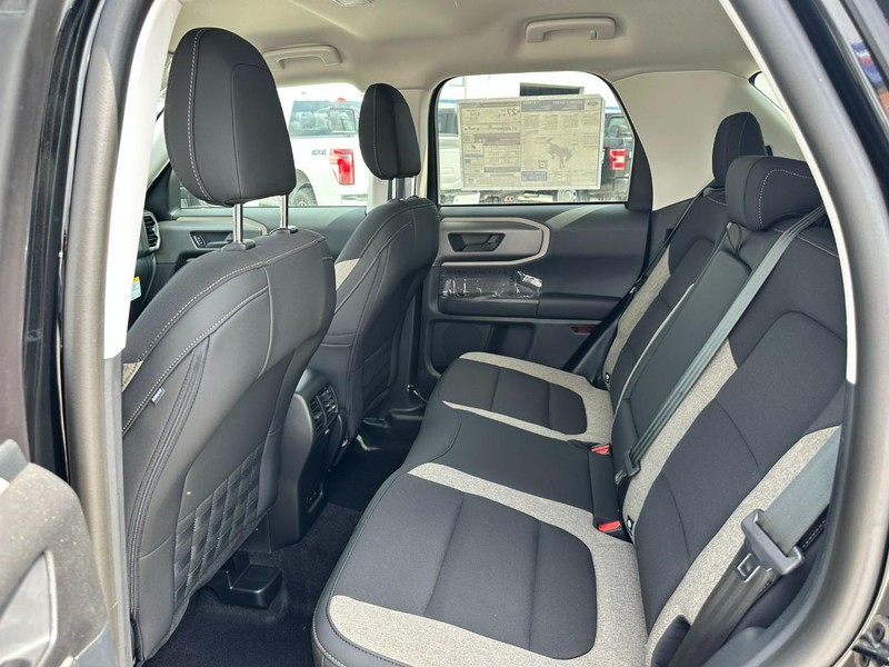 Ford Bronco Sport Vehicle Full-screen Gallery Image 4