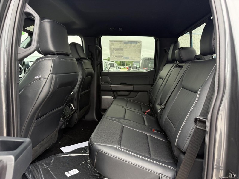 Ford F-150 Vehicle Full-screen Gallery Image 5