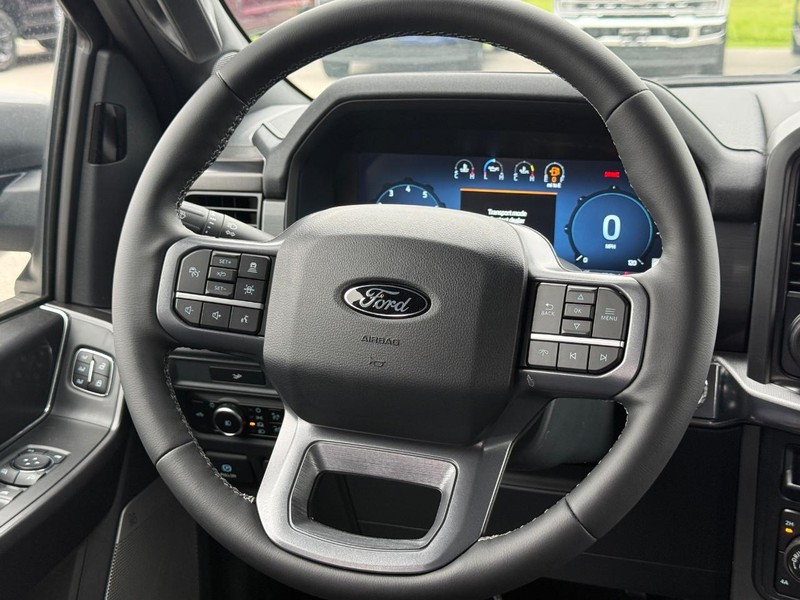 Ford F-150 Vehicle Full-screen Gallery Image 7